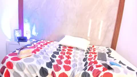 Sol Luna online show from February 18, 2:17 pm