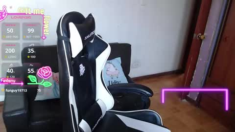 sophiaa_vega_ online show from March 12, 1:04 pm