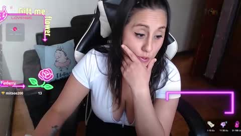 sophiaa_vega_ online show from March 23, 9:20 pm