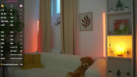 Snapshot of sophie__nice chatting on October 7, 1:29 pm Sophiiiie online show from October 7, 1:29 pm
