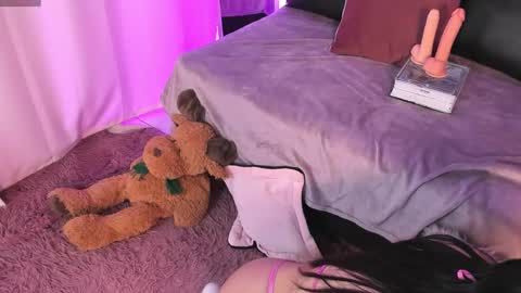 Snapshot of sophie_bunny1 chatting on December 28, 3:58 am Sophie online show from December 28, 3:58 am