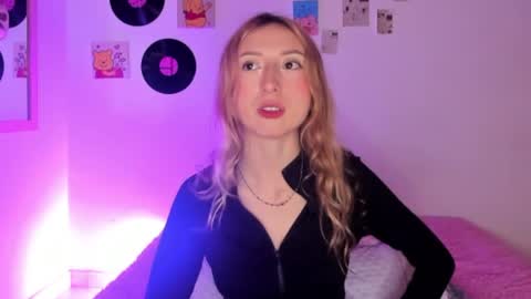 Sophie online show from April 11, 7:13 am