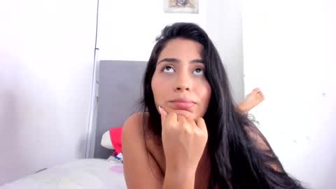Snapshot of sophie_foxxx chatting on December 19, 9:27 pm Sophie online show from December 19, 9:27 pm