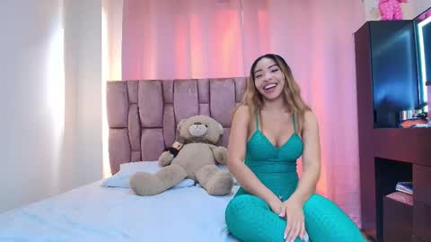 Snapshot of sophie_janner chatting on September 29, 9:25 pm SOPHIE JANNER online show from September 29, 9:25 pm
