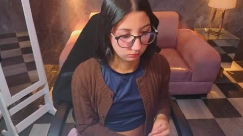 sophie_jones_b online show from April 14, 12:30 pm