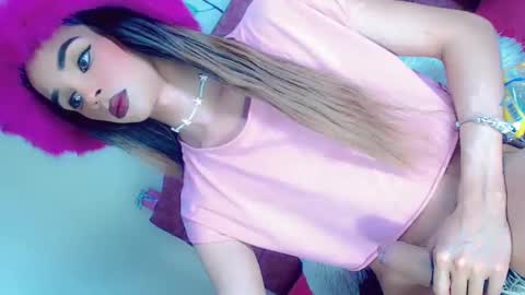 Snapshot of sophie_miaa chatting on February 21, 10:26 pm sophie_miaa online show from February 21, 10:26 pm