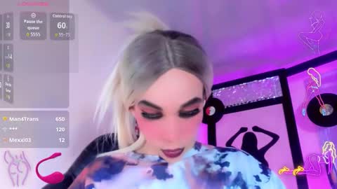 Snapshot of sophie_miaa chatting on October 16, 11:43 am sophie_miaa online show from October 16, 11:43 am