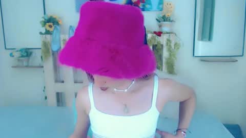 Snapshot of sophie_miaa chatting on February 24, 12:30 am sophie_miaa online show from February 24, 12:30 am