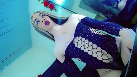 Snapshot of sophie_miaa chatting on February 13, 9:17 pm sophie_miaa online show from February 13, 9:17 pm