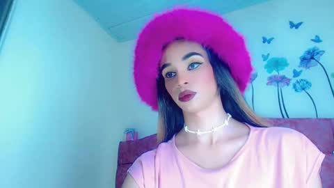 Snapshot of sophie_miaa chatting on February 22, 1:44 am sophie_miaa online show from February 22, 1:44 am