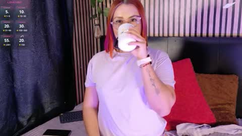 Snapshot of sophie_new25 chatting on October 18, 12:20 pm sophie_new25 online show from October 18, 12:20 pm