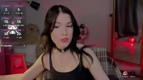 sophie_nomenal_ online show from October 9, 8:25 pm