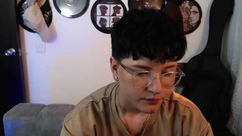 sophie_ross1 online show from April 13, 2:49 am