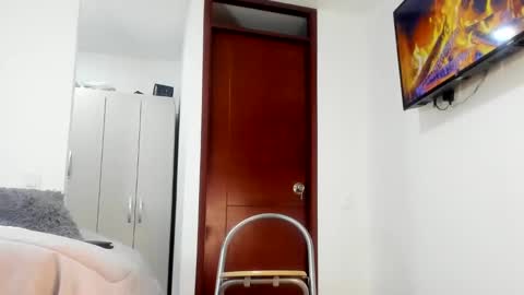 sophiebaker__ online show from March 10, 7:22 am