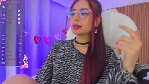 Snapshot of sophiecherry_ chatting on February 17, 10:40 am Sophie IG sophiecherry es online show from February 17, 10:40 am