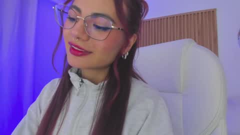 Snapshot of sophiecherry_ chatting on February 2, 5:10 am Sophie IG sophiecherry es online show from February 2, 5:10 am