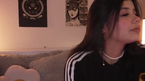 Sophiee  online show from October 19, 2:05 am