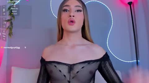 Snapshot of sophiee_s chatting on September 28, 12:52 am Sophie online show from September 28, 12:52 am