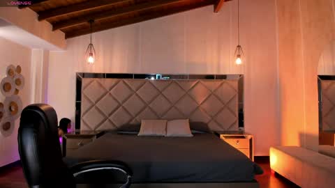 Sophie Houston online show from April 20, 4:04 am