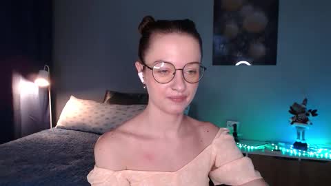 sophieleroux online show from December 20, 7:43 pm