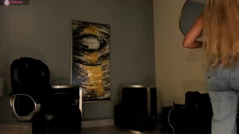 Sophie  Palmer online show from October 3, 10:01 am