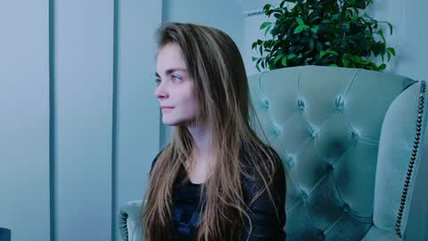 Snapshot of sophiesuvi chatting on December 1, 7:38 pm Sophie and my bestie Mandy online show from December 1, 7:38 pm