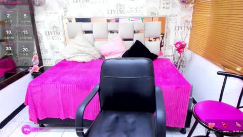 Snapshot of sophiia_13 chatting on September 15, 12:50 pm Sofi online show from September 15, 12:50 pm