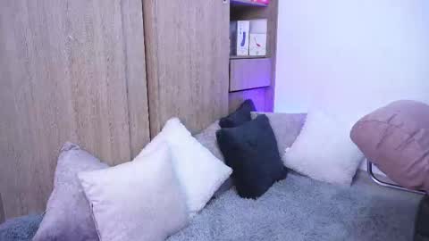 Sophiie online show from December 17, 11:55 pm