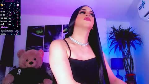 Sophie Sweet online show from November 4, 7:21 am