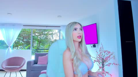 YULITZA online show from February 4, 1:06 pm