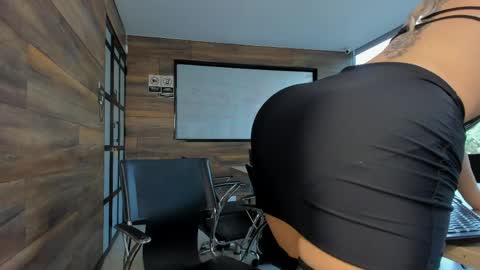 YULITZA online show from March 28, 12:50 pm