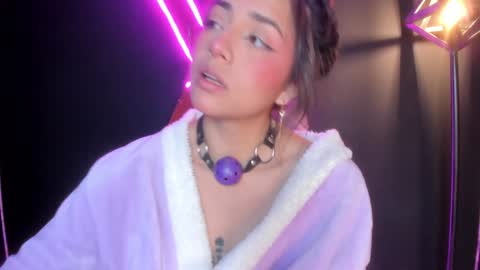 Snapshot of sophy_smilesweet chatting on January 20, 2:46 pm SOPHY ROGERS online show from January 20, 2:46 pm
