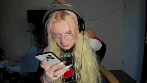 soska_albinosk online show from December 16, 8:26 pm