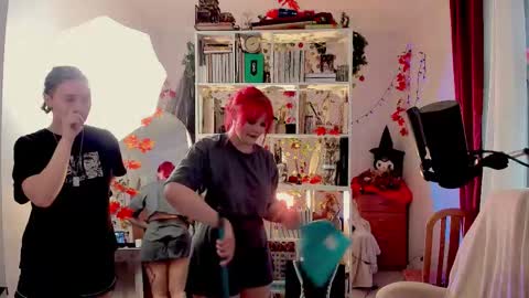 Leah online show from November 4, 1:45 pm