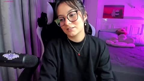 Snapshot of soy___lili chatting on January 26, 2:56 am Lili online show from January 26, 2:56 am