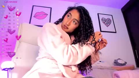 Juliana online show from March 6, 11:09 pm