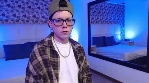 spencerm_ online show from October 25, 8:53 pm