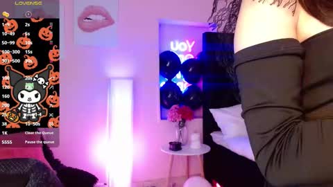 Snapshot of spicy__scarlett chatting on October 17, 1:37 pm scarlett online show from October 17, 1:37 pm