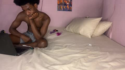 Snapshot of spicylolax chatting on October 1, 3:16 am spicylolax online show from October 1, 3:16 am