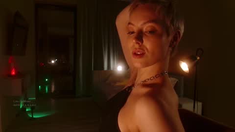 Elizabeth online show from November 19, 5:56 pm