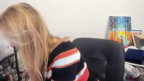 FREE ONLY FANSy online show from December 15, 9:05 am