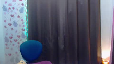 Snapshot of splendid_kim08 chatting on February 18, 12:49 pm Kimmy online show from February 18, 12:49 pm