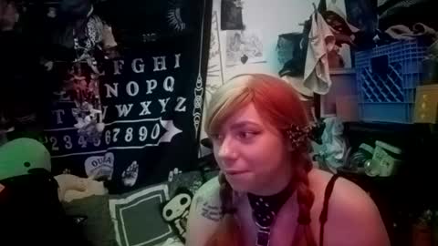 Snapshot of spunfoxxx chatting on September 17, 7:01 am spunfoxxx online show from September 17, 7:01 am
