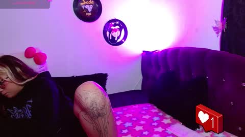 Snapshot of squirt_charlotte chatting on January 26, 5:34 pm HELLO WELCOME MY NAME IS CHARLOTTE OY A NEW GIRL online show from January 26, 5:34 pm