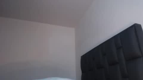 Snapshot of squirt_milk_ chatting on January 23, 2:33 am Carolainss online show from January 23, 2:33 am