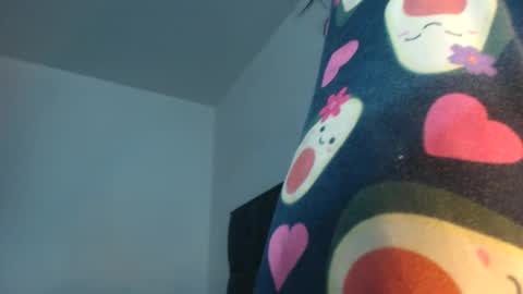 Snapshot of squirt_milk_ chatting on February 4, 3:22 am Carolainss online show from February 4, 3:22 am