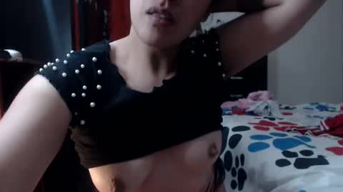 Snapshot of squirt_milk_ chatting on March 8, 7:05 am Carolainss online show from March 8, 7:05 am