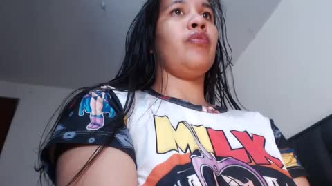 Snapshot of squirt_milk_ chatting on February 27, 8:35 am Carolainss online show from February 27, 8:35 am