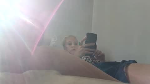 Snapshot of squirtn4mee chatting on February 26, 9:31 pm Squirtn4mee online show from February 26, 9:31 pm