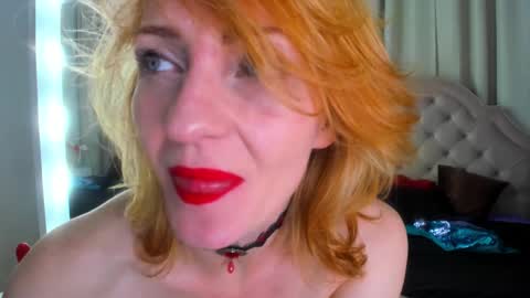 Snapshot of squirtymom chatting on September 14, 10:55 pm Alisa online show from September 14, 10:55 pm